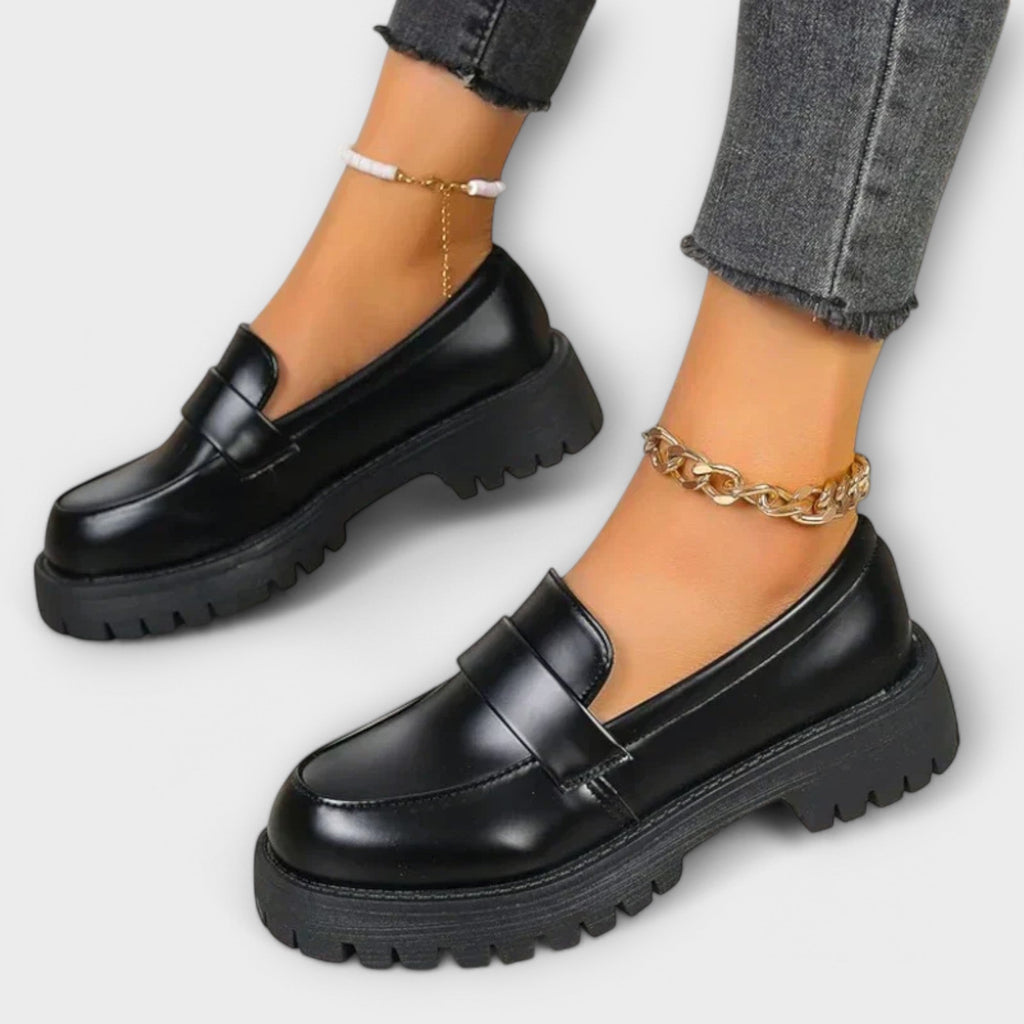 Pia | Sleek Leather Loafer